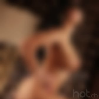 20-j&auml;hrige Europ&auml;erin mit blauen Augen & schwarzem Haar &ndash; GFE, Body-to-Body, 69, Dirty Talk, Escort
