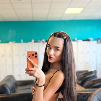 Kurvige Br&uuml;nette 👄 Deep Throat, Escort