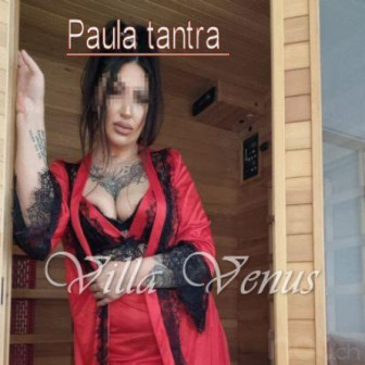 Verlockende Erotik in der Sex Villa-Venus mit Paula Milf