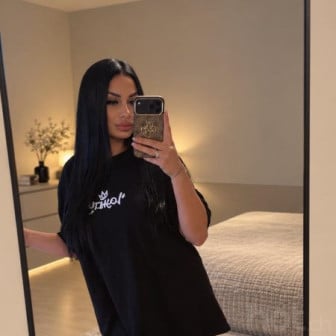 25-J&auml;hrige, 175cm gross, 75C Naturbusen 🥰 Escort, Zungenk&uuml;sse, Franz&ouml;sisch pur 😈 Erotische Massage