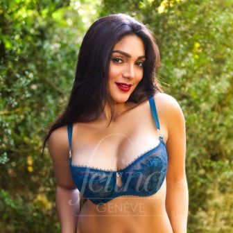 Spanische Escort, Br&uuml;nett, nat&uuml;rliche Oberweite, 170 cm, Massage, Hotel, Paare