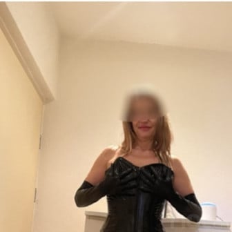 Strenge Domina, geile Erziehung