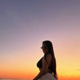 Kolumbianerin, 22, 160cm, Natur-B rasiert - Zungenk&uuml;sse, Deep Throat, Analmassage, DP, Squirting