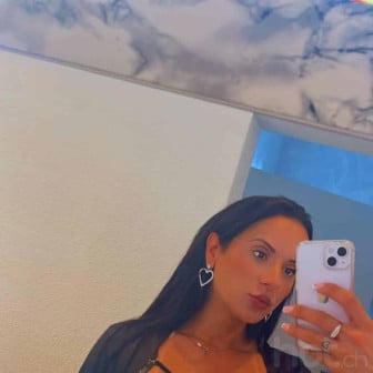 Latina TS mit femininen Kurven und 20cm &Uuml;berraschung