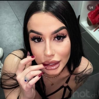 Ich bin ein Showgirl aus Italien und verw&ouml;hne Sie mit Temperament und Charme.