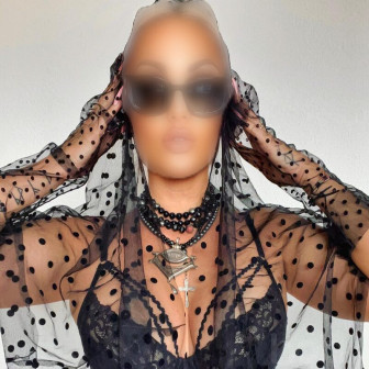 Elite Blondine sucht prickelndes Erlebnis mit Dir